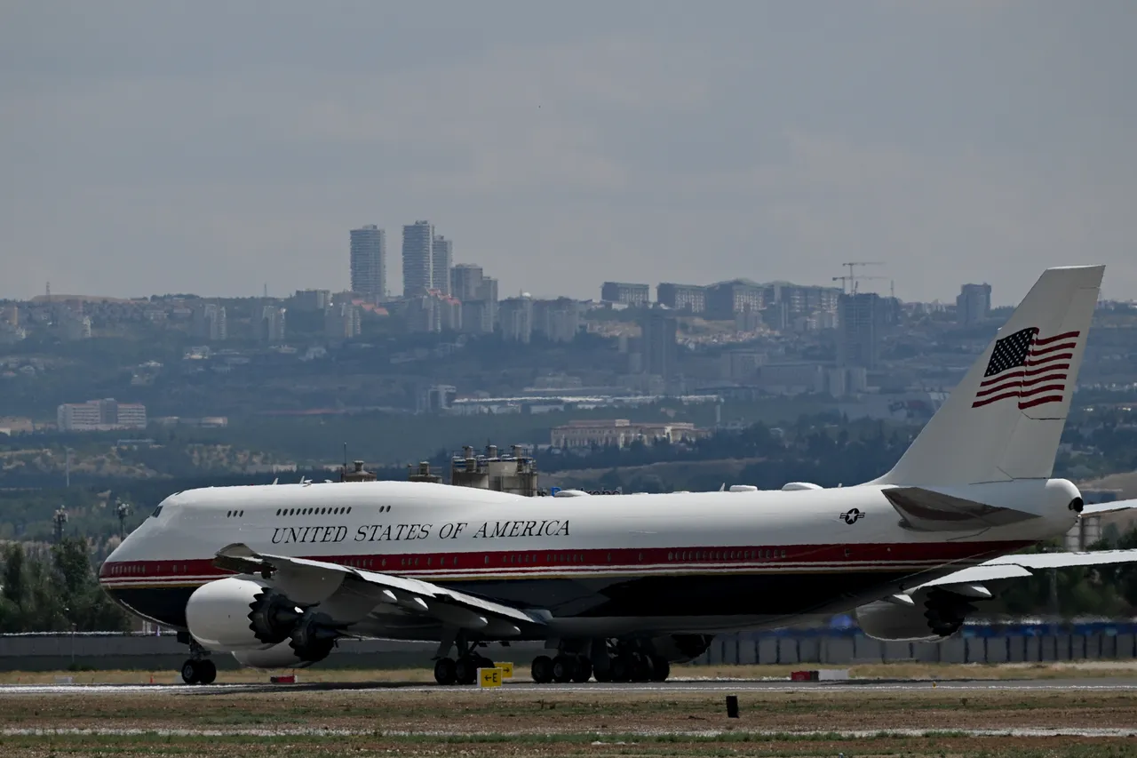 ABD Başkanı Trump'ı taşıyan uçak Ankara'ya indi