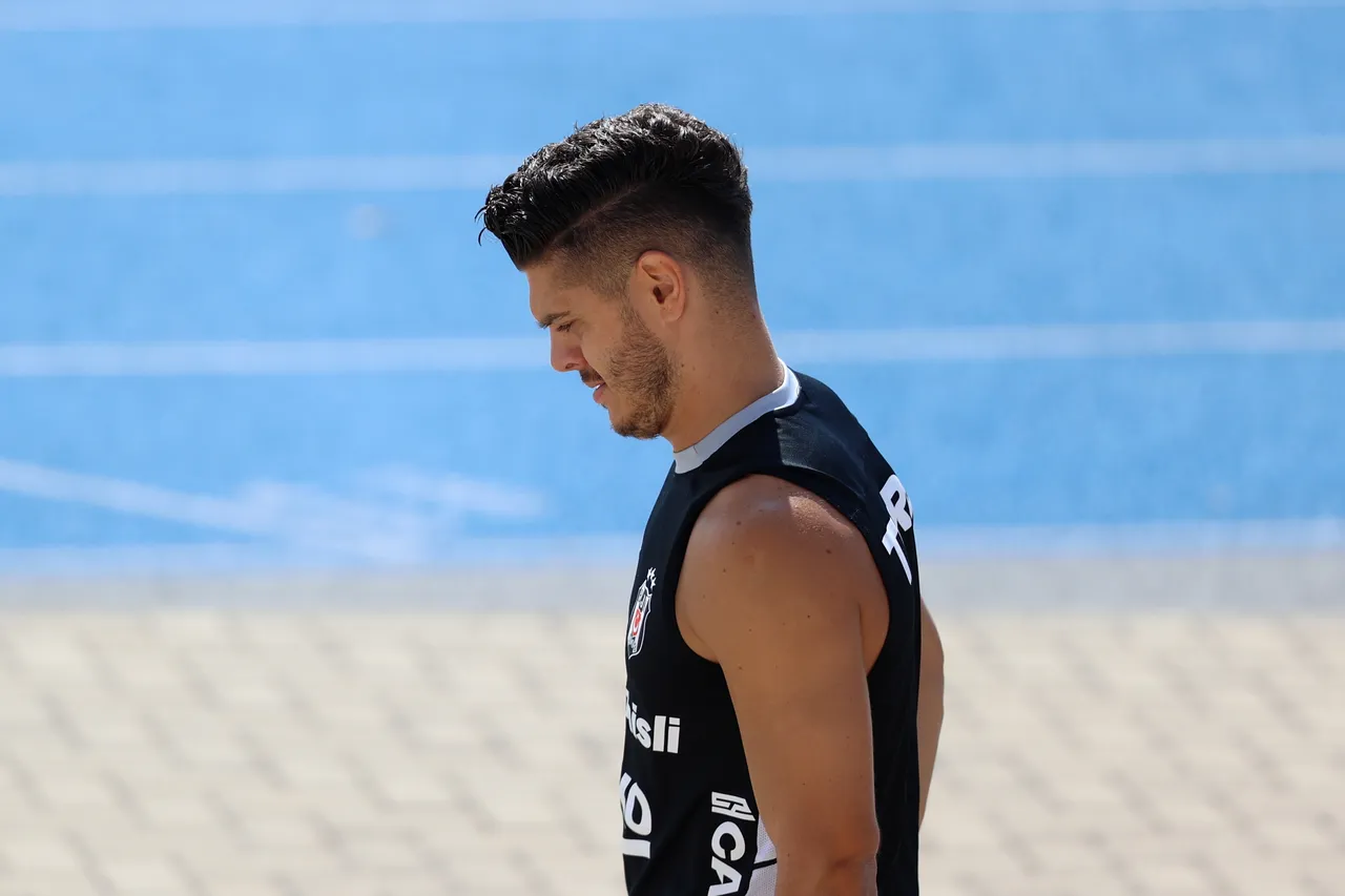 Hafif ağrısı bulunan Milot Rashica, takımdan ayrı çalışma gerçekleştirdi.