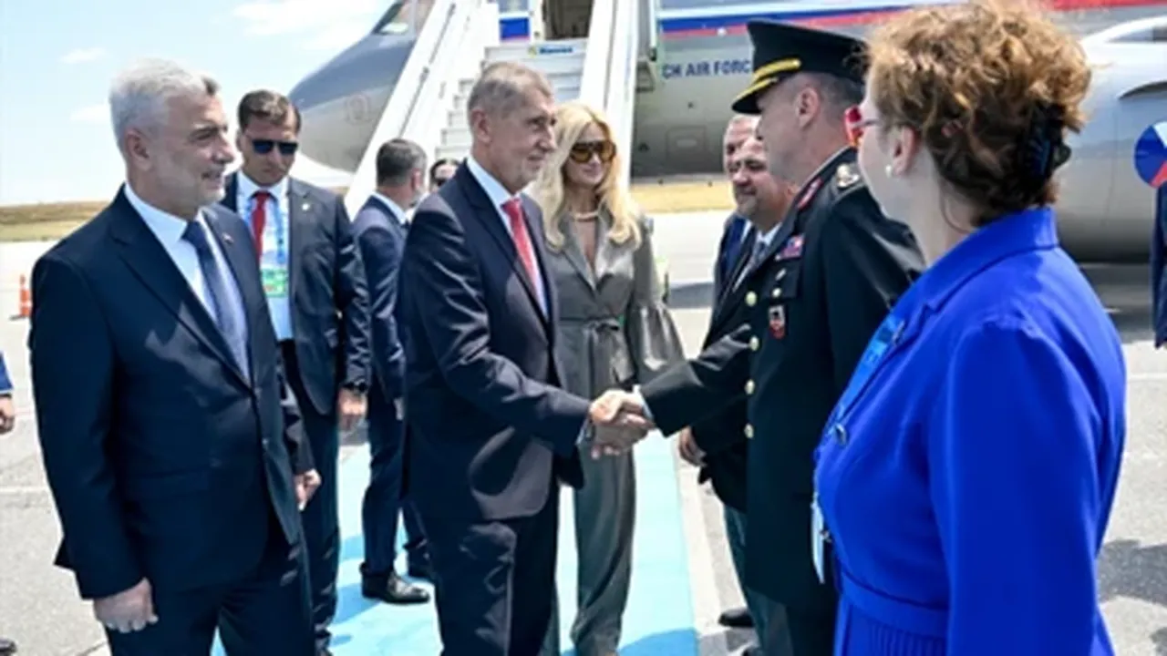 Bir NATO ülkesi zirvede neden iki lider tarafından temsil edildi?