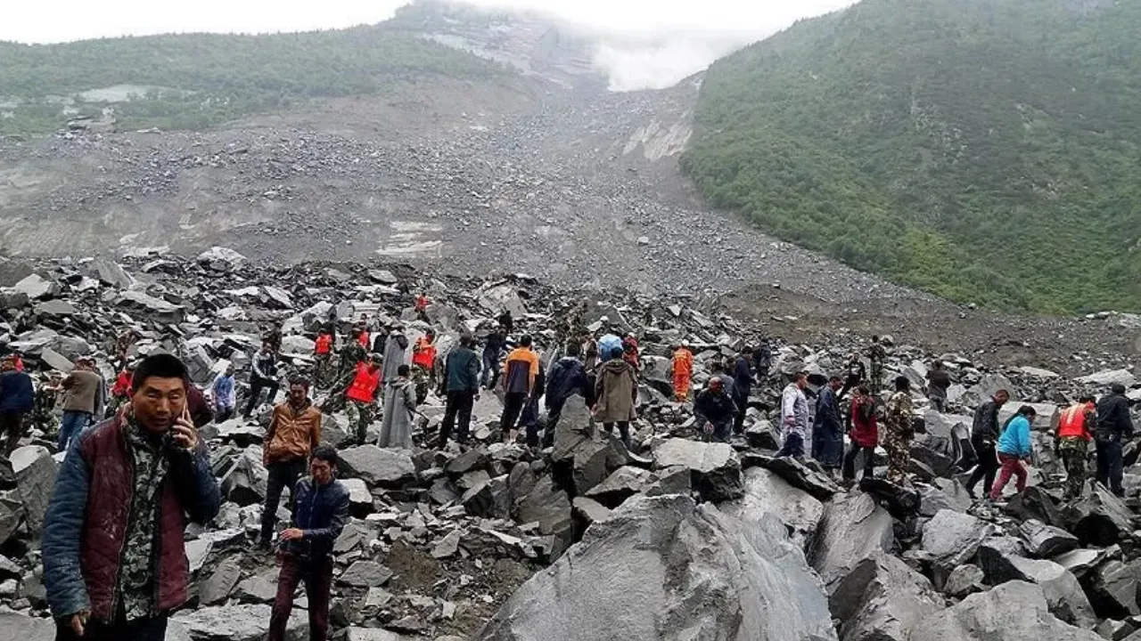 Çin'de heyelan felaketi! 16 kişi enkaz altında kaldı 