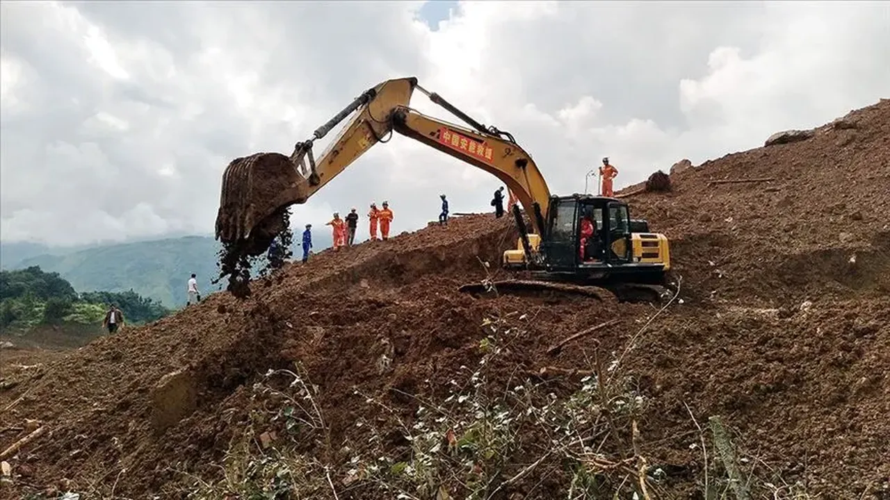 Çinde heyelan felaketi! 16 kişi enkaz altında kaldı