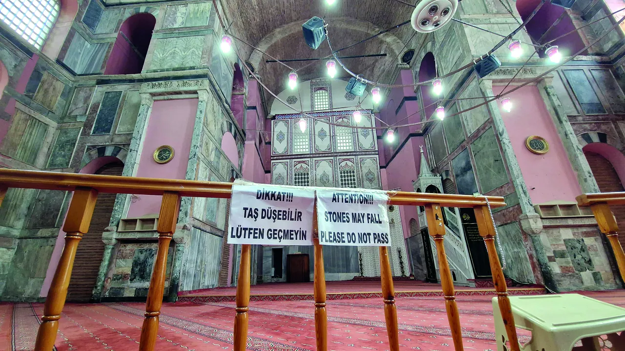 Fatih'in emanetinde başınıza taş düşebilir! 8 asırlık Kalenderhane Camii'nde restorasyon bilmecesi