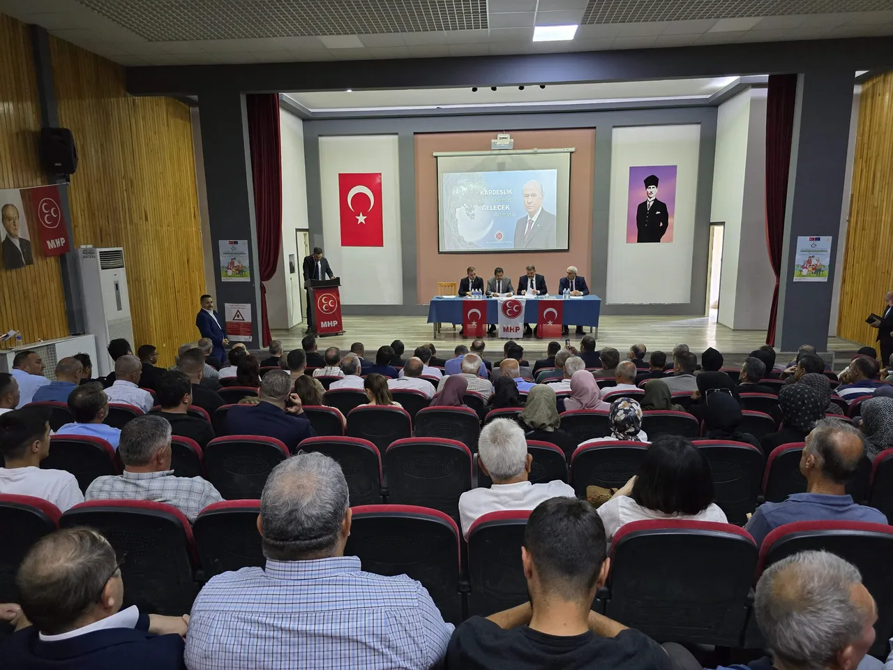 MHP Orhanelide başkanı değişimi! Cemil Ar, görevini Yunus Aydoğduya devretti