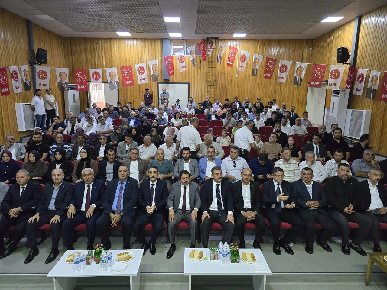 MHP Orhanelide başkanı değişimi! Cemil Ar, görevini Yunus Aydoğduya devretti