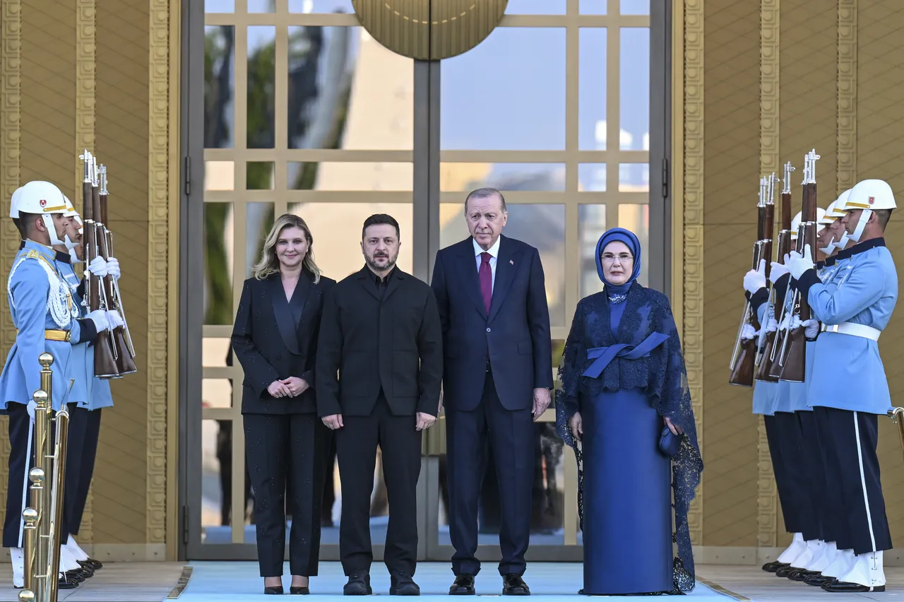 NATO resepsiyonunda aile fotoğrafı! Erdoğan çifti liderlerle aynı karede