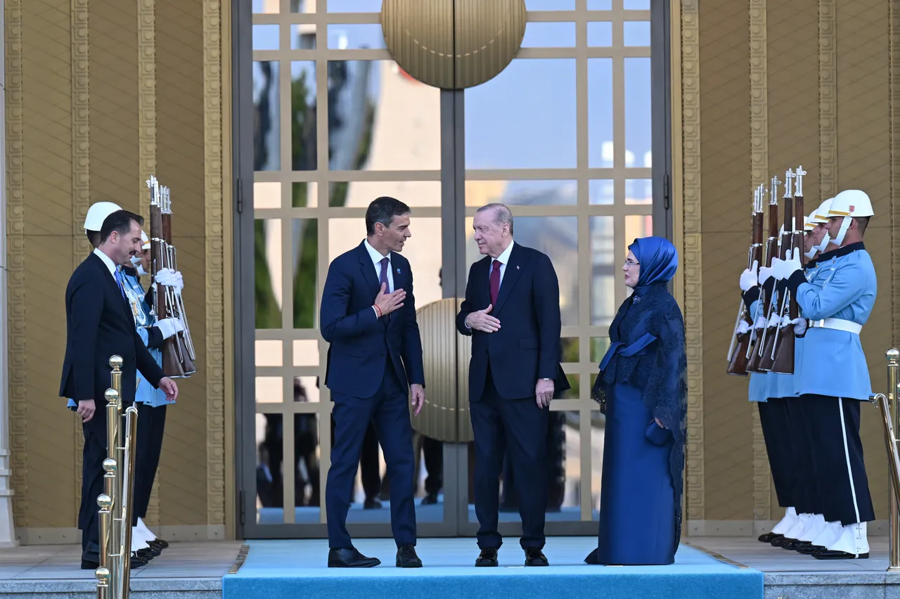 NATO resepsiyonunda aile fotoğrafı! Erdoğan çifti liderlerle aynı karede
