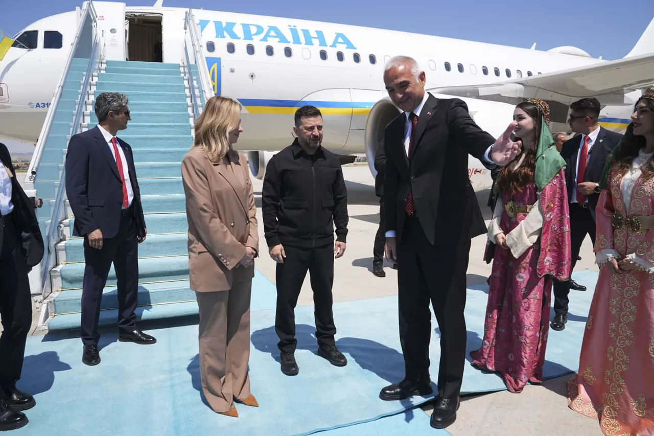 NATO trafiği devam ediyor! Zelenskiyi Bakan Ersoy karşıladı