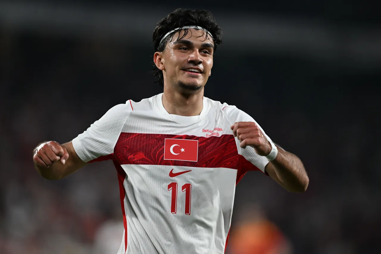 Eintracht Frankfurt forması giyen Can Uzun'un serbest kalma bedeli 60 milyon euro.