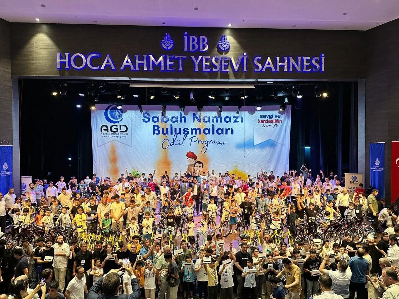 Sabah namazıyla gelen yüzlerce bisiklet ödülü... Pedallar Filistin için çevrildi