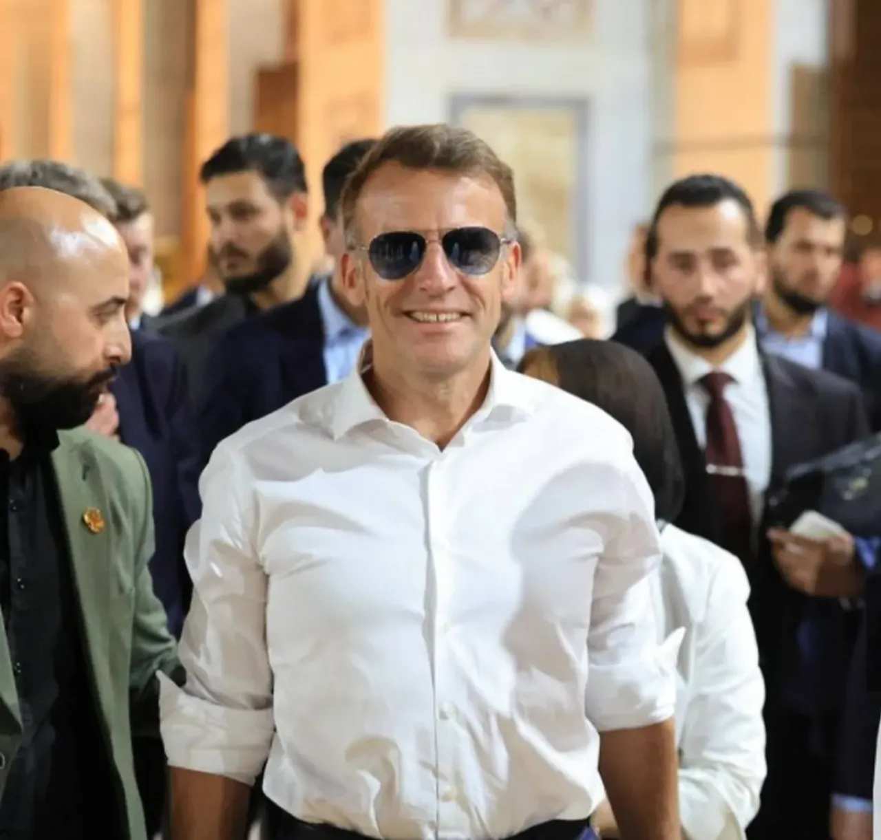 Tarihi Suriye ziyaretine damga vurdu! Macron ne camide ne de sarayda gözlüklerini çıkarmadı