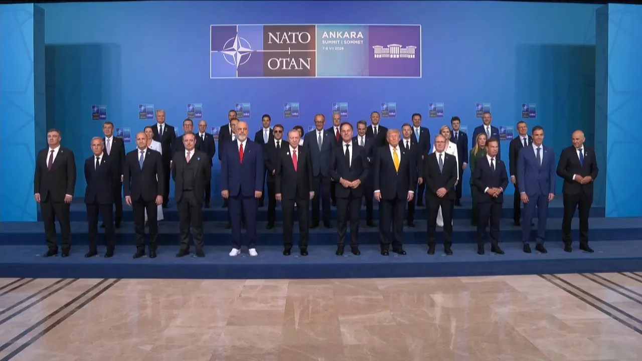 Ankara'da tarihi gün! NATO liderleri aile pozu verdi