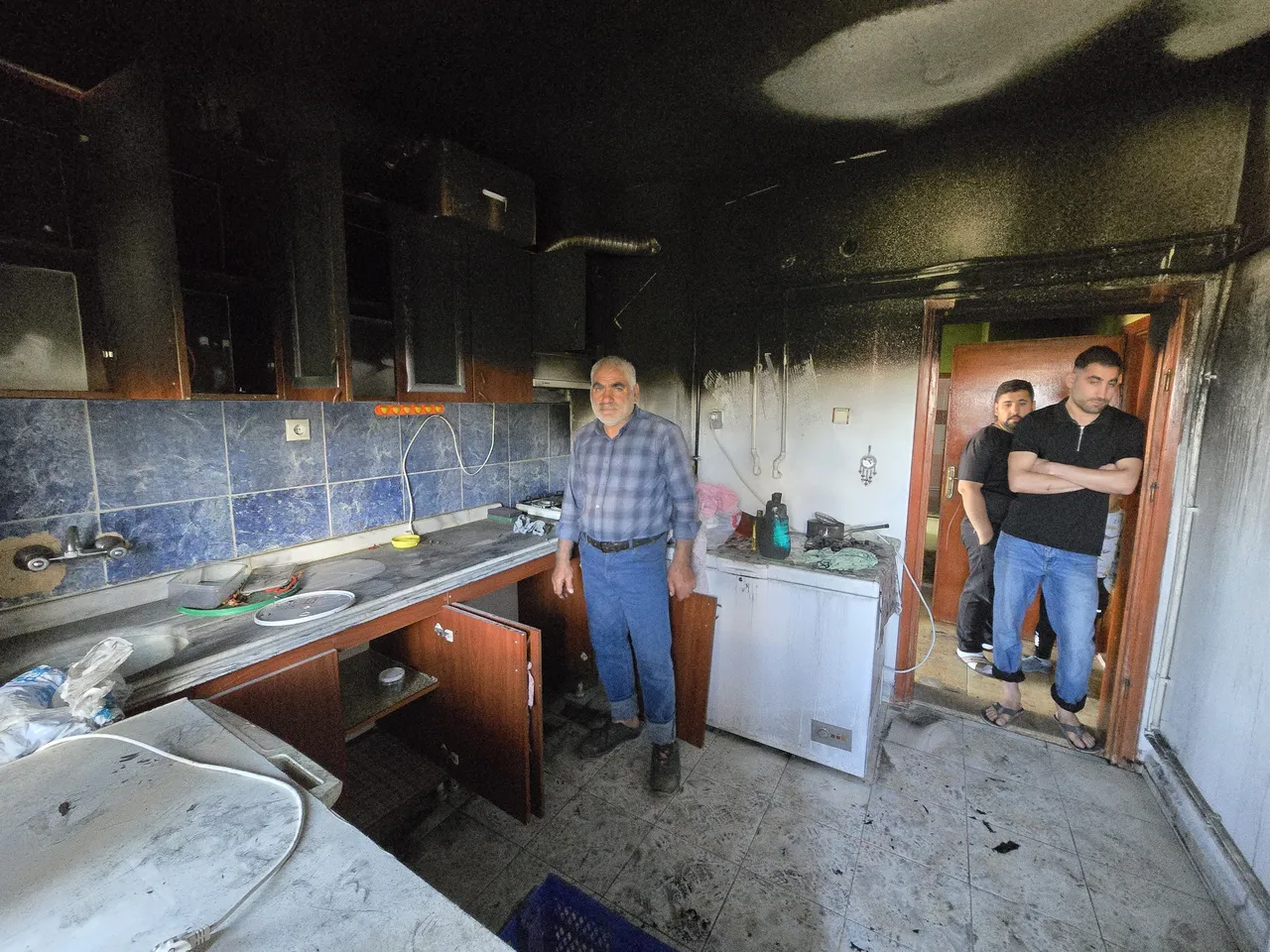 Gece yarısı buzdolabı bomba gibi patladı! Aile son anda kurtuldu