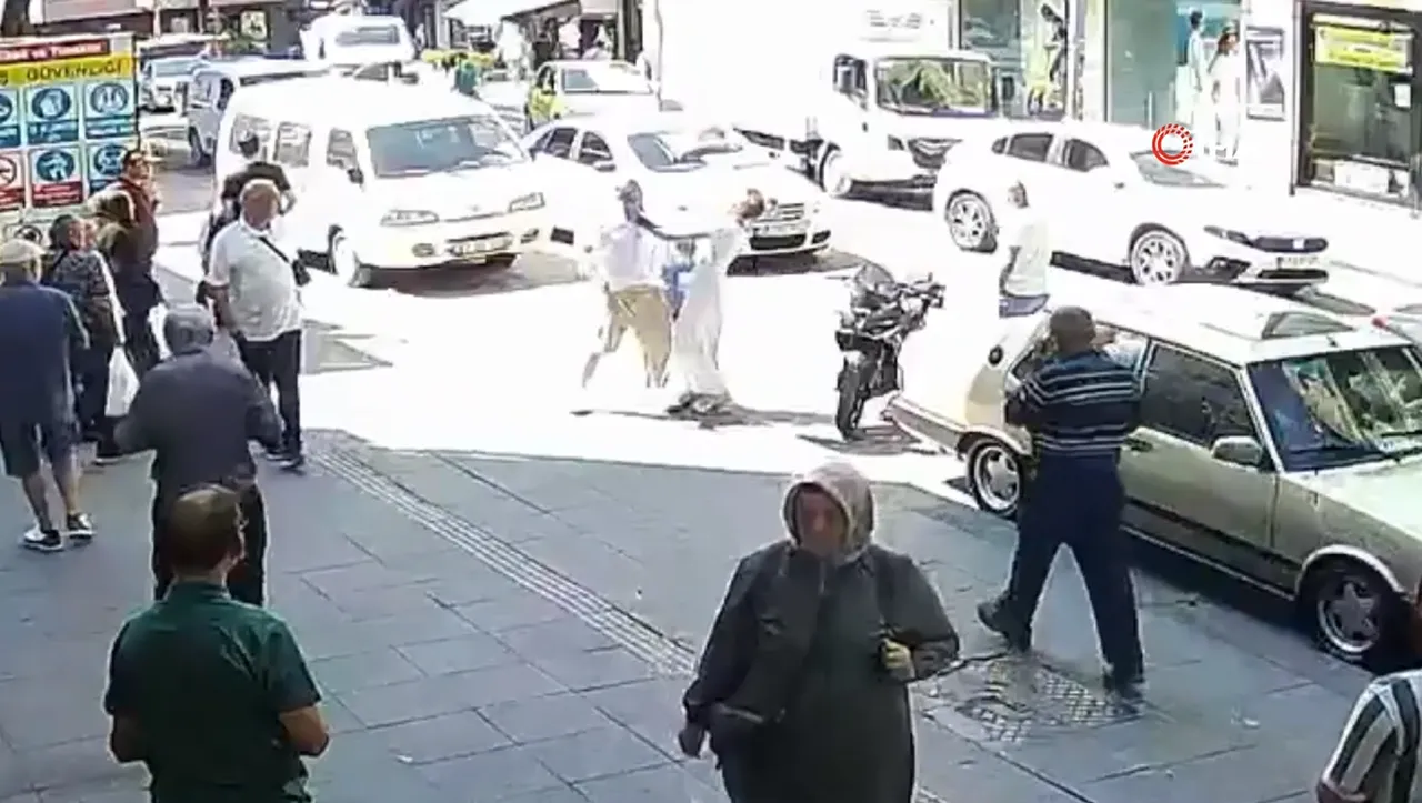 Sürücüden sürücüye korkunç darp! Tokat attı, boynunu sıktı, saçından sürükledi