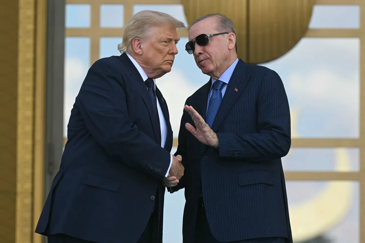 Trumpın oteline yansıtılan görüntüler gündem oldu! Sosyal medya bunu konuşuyor