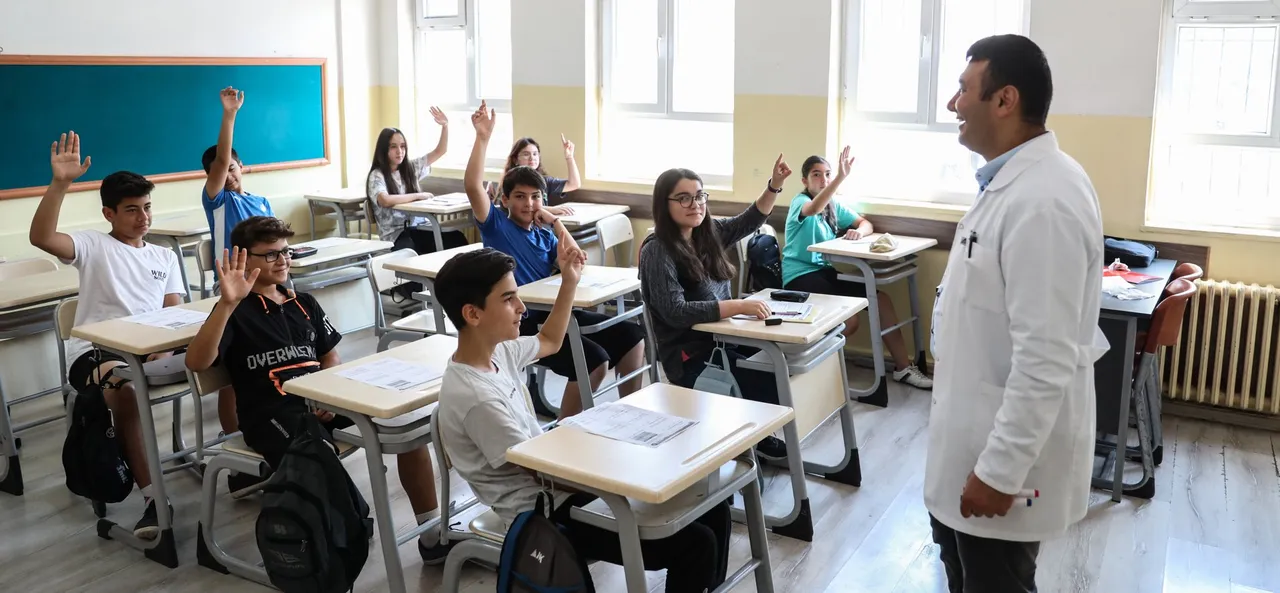 Ücretli öğretmenlik başvurusu ne zaman? 2026-2027 ücretli öğretmenlik başvuru duyurusunu yayımladı