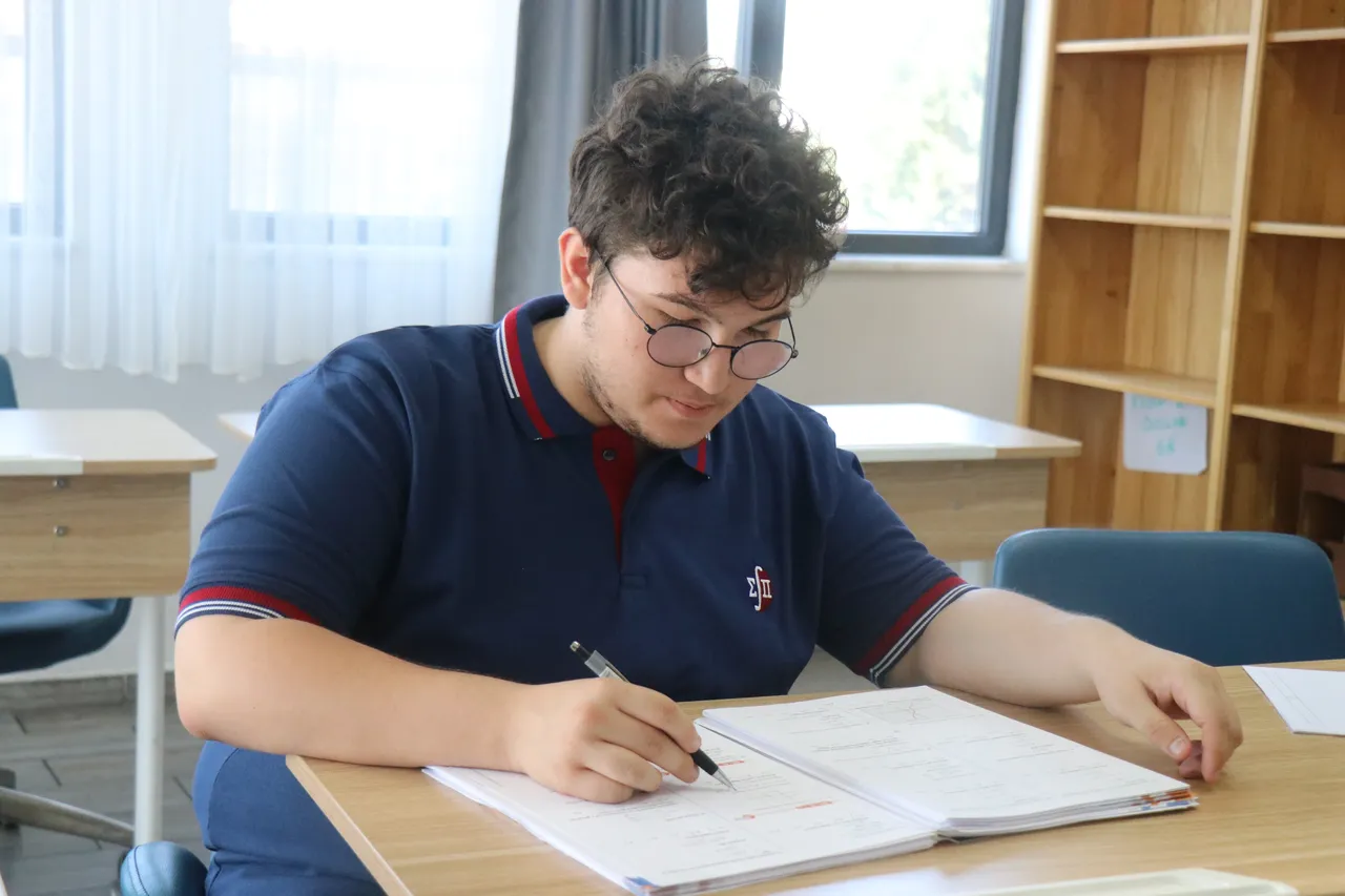 YKSde 23üncü sorunun cevabı değişmişti! ÖSYM’ye dava açan öğrenci ilk kez konuştu: Beni 2,25 net geriye düşürdü
