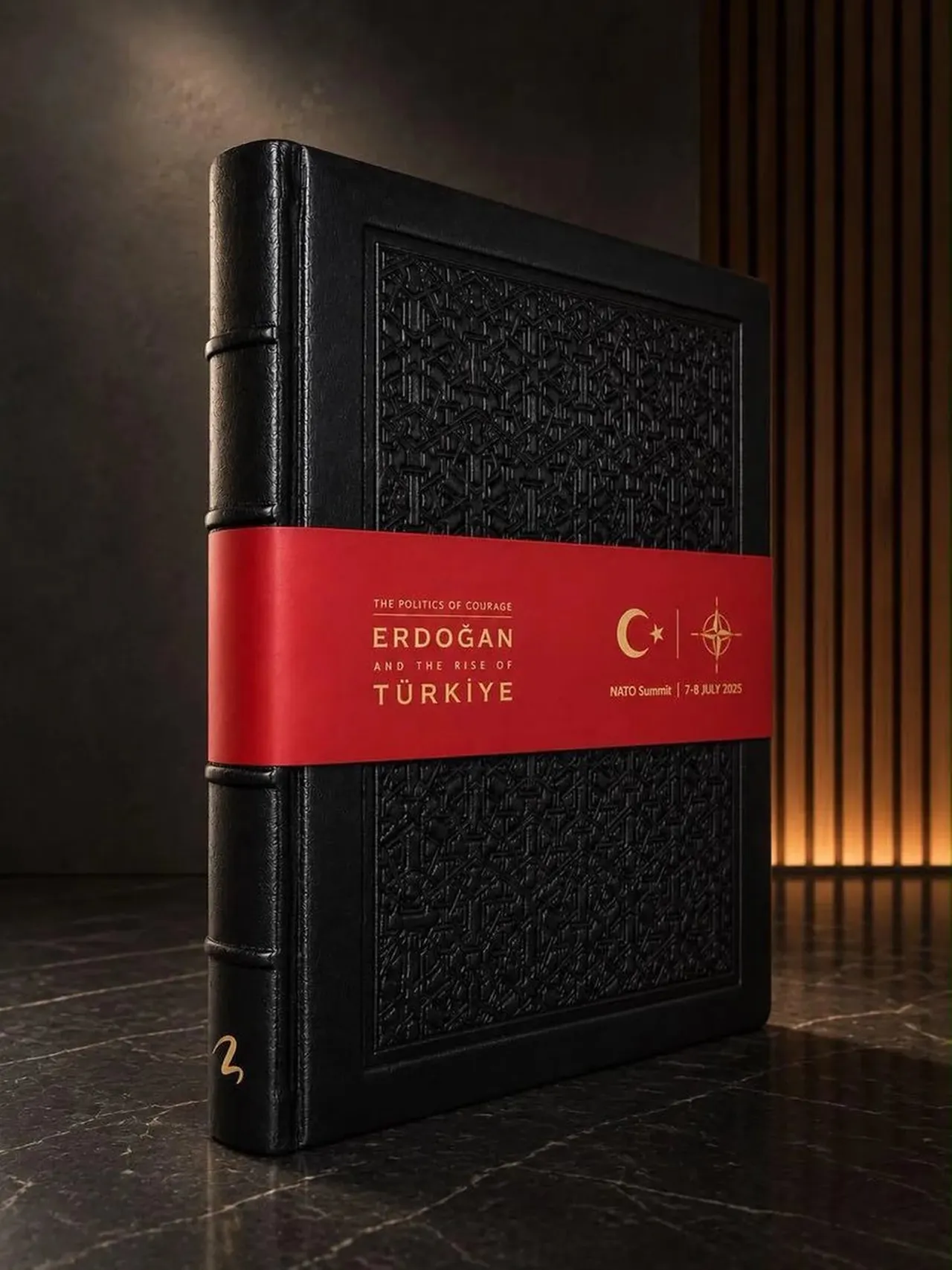 Cumhurbaşkanı Erdoğan, NATO liderlerine "The Politics of Courage: Erdoğan and the Rise of Türkiye" kitabını takdim etti