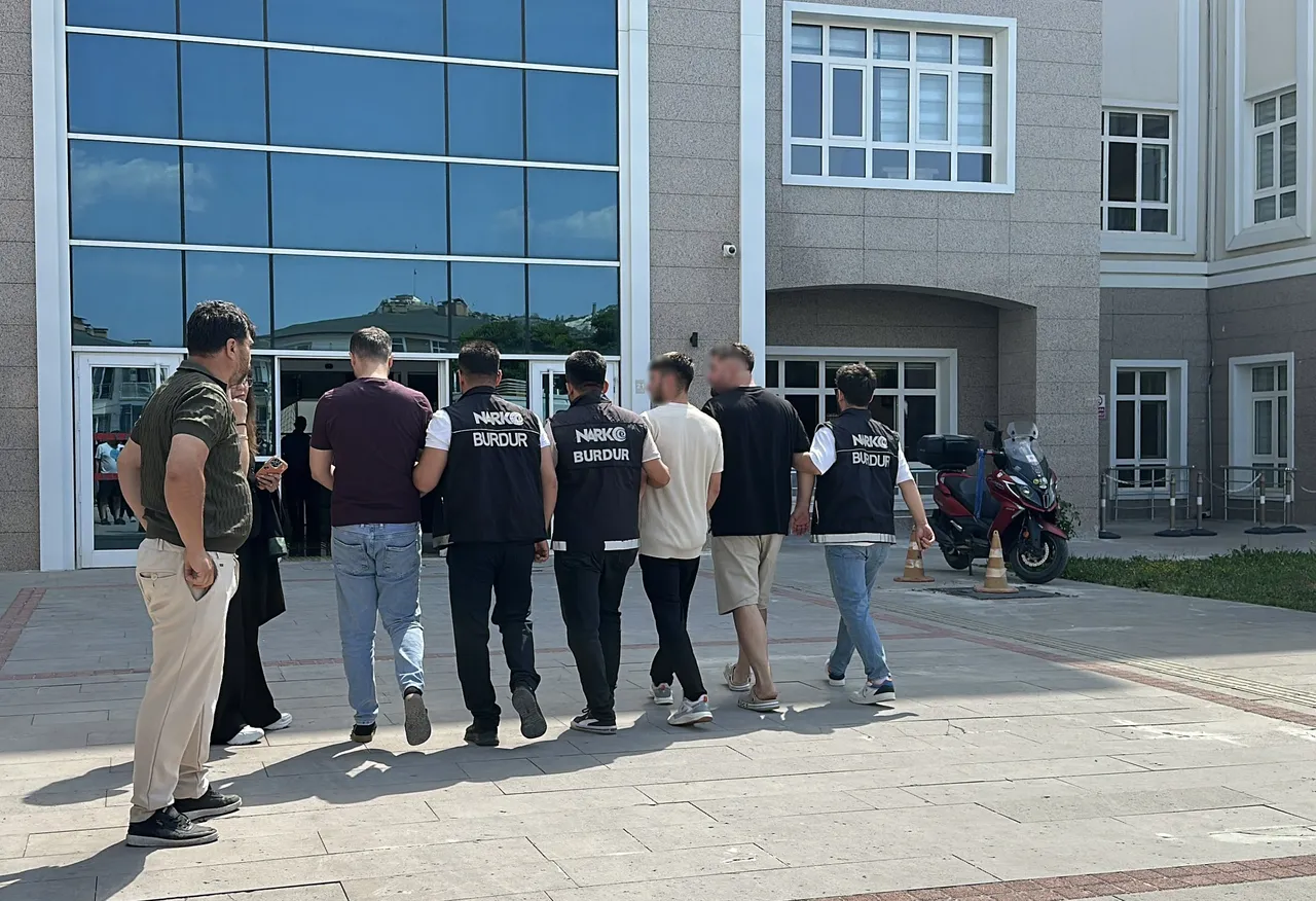 Eski öğretmen uyuşturucu ticaretinden tutuklandı