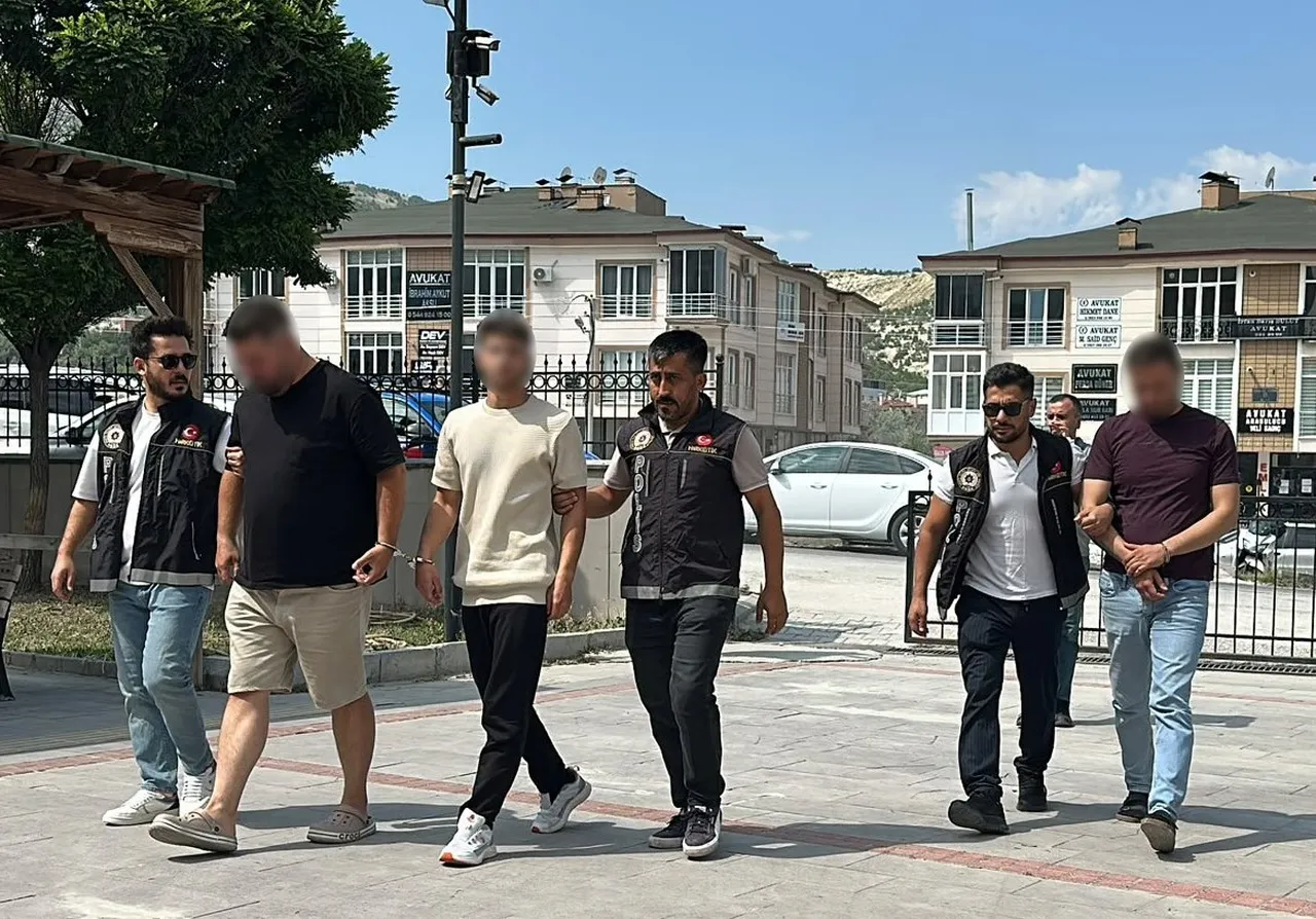 Eski öğretmen uyuşturucu ticaretinden tutuklandı