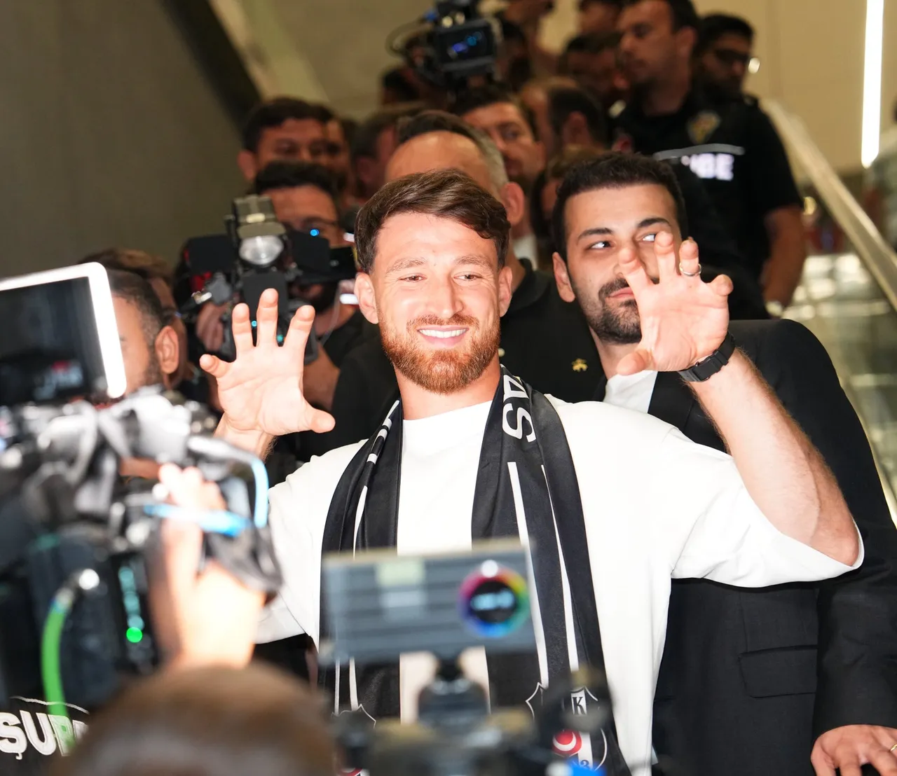 Kale emin ellerde! Beşiktaş, Alexander Nübel ve Doğan Alemdar'a imza attı