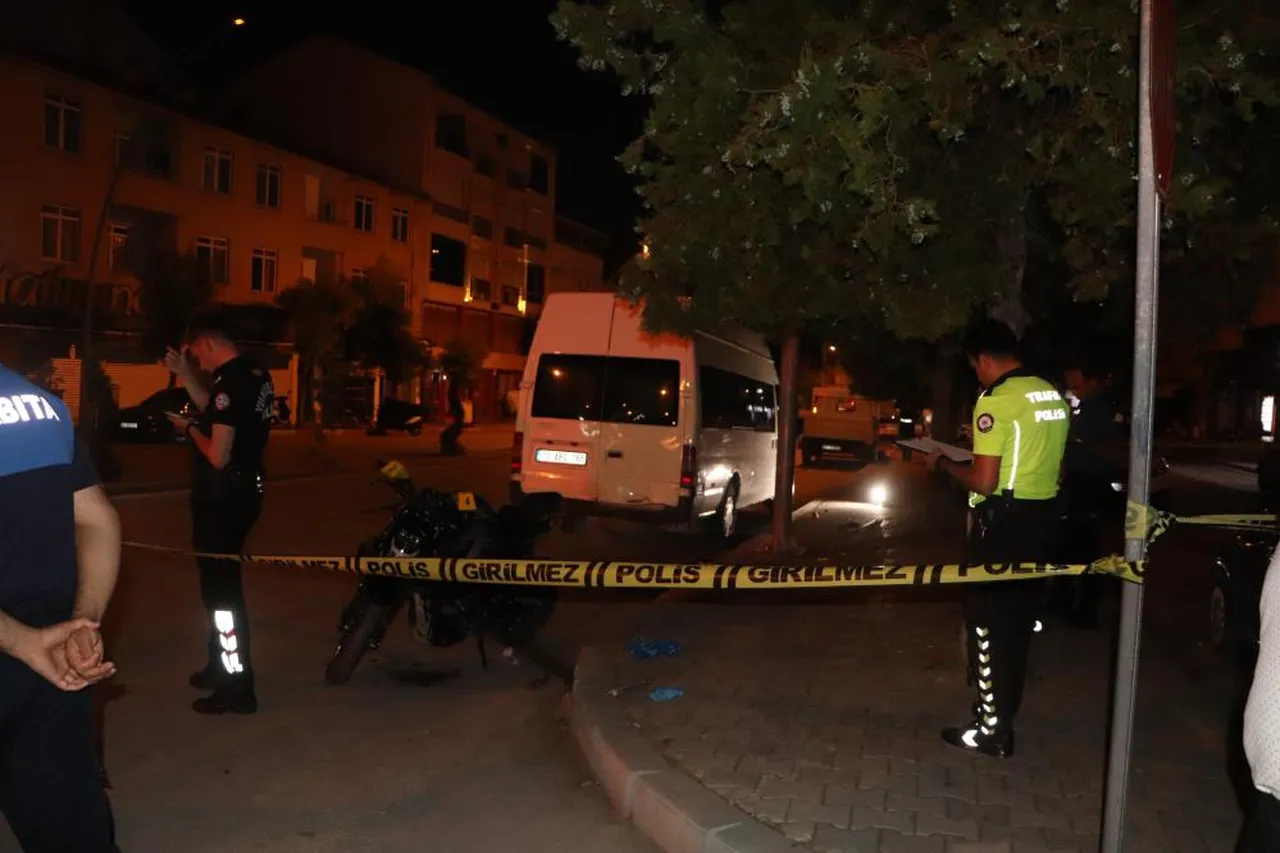 Karaman'da kontrolden çıkan motosiklet araca çarptı! 2 kişi öldü
