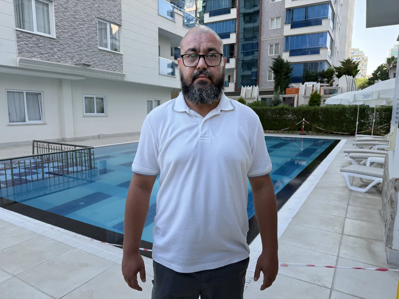 Kız çocuğunun haşema ile havuza girmesini engelledi! Rusya uyruklu site yöneticisi tutuklandı