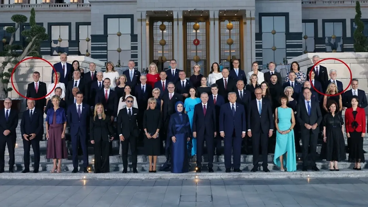 Macron’dan sıra dışı tavırlar! Ankara Zirvesi'nde dikkat çeken görüntüler