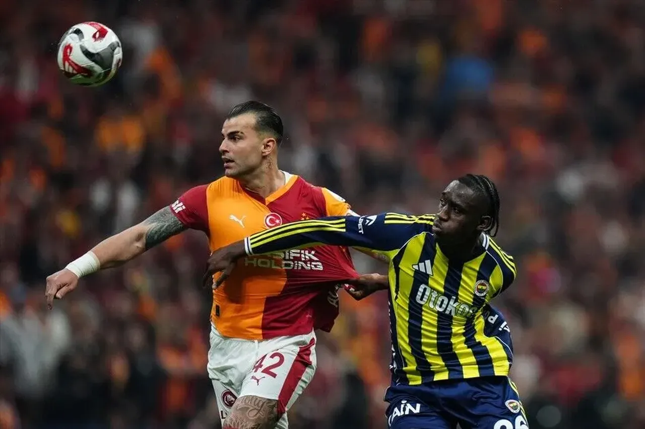 Galatasaray ile Fenerbahçe, ligin ilk yarısında Seyrantepe'de, ikinci yarıda ise Kadıköy'de kozlarını paylaşacak.