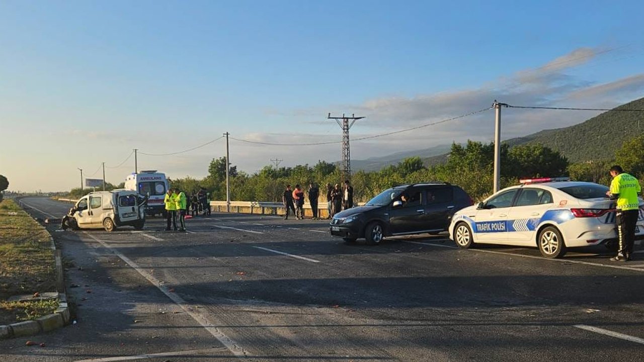 Afyonkarahisar'da iki araç çarpıştı: Ölü ve yaralılar var!