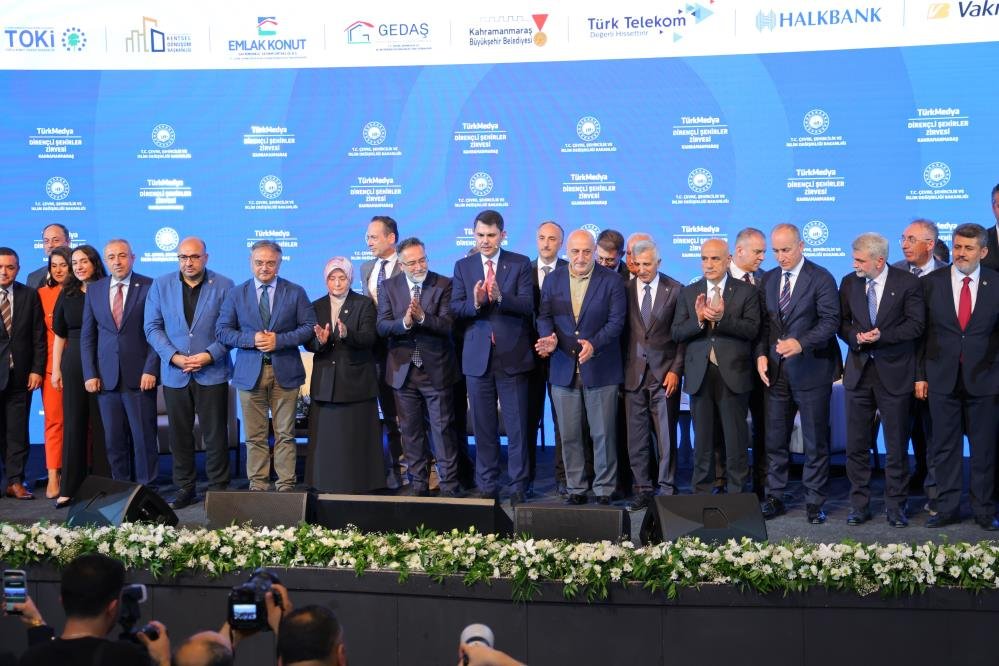 Bakan Kurum'dan 'devlet yoktu' provokasyonuna net cevap: Madem devlet yoktu da saatte 23 konutu kim yaptı?
