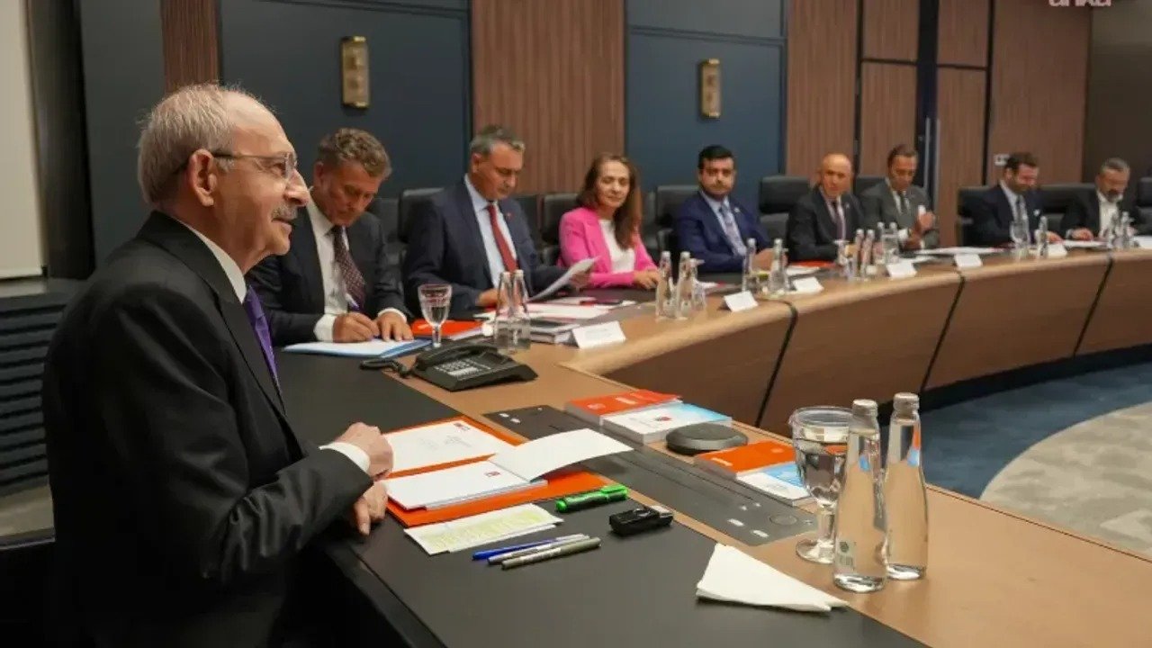 CHP’de belediye başkanlarına net mesaj: Tarafınızı seçin!
