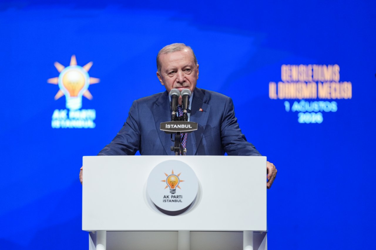3 belediye başkanı daha AK Parti'de! Rozetlerini Cumhurbaşkanı Erdoğan taktı