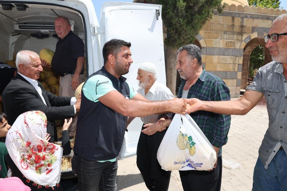 Depremzedelere dağıtıldı! Tam 100 ton... 1 TL bile almadılar