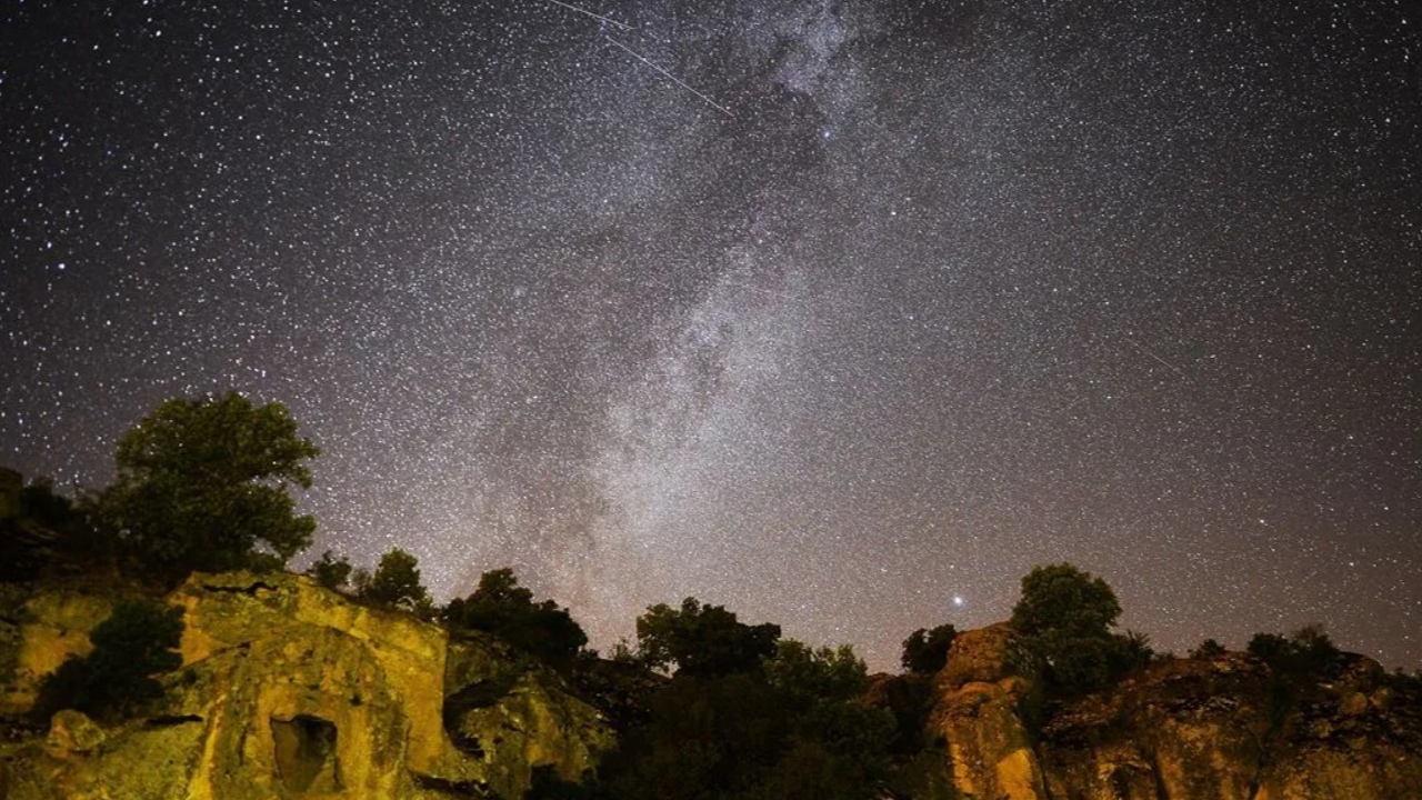 Görsel şölen için geri sayım sürüyor... Perseid meteor yağmuru ne zaman?