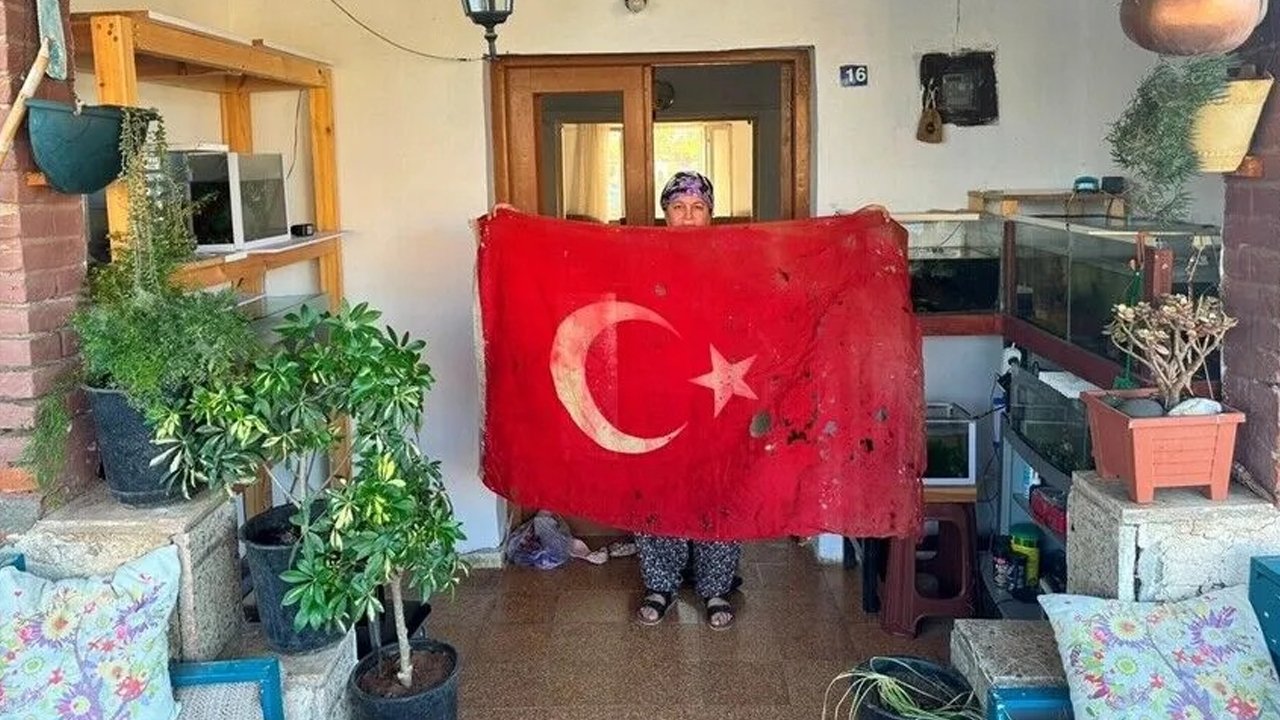 Kıbrıs Barış Harekâtı’nın izlerini taşıyan Türk bayrağının yaraları sarılacak