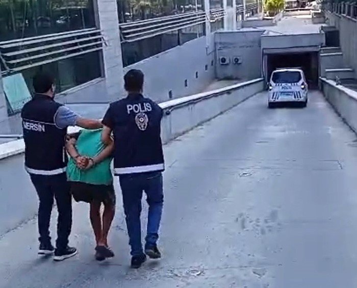 Mersin’deki markette dehşet! Çocuğu rafların arasında yumruklayıp yere savurdu: O cani tutuklandı