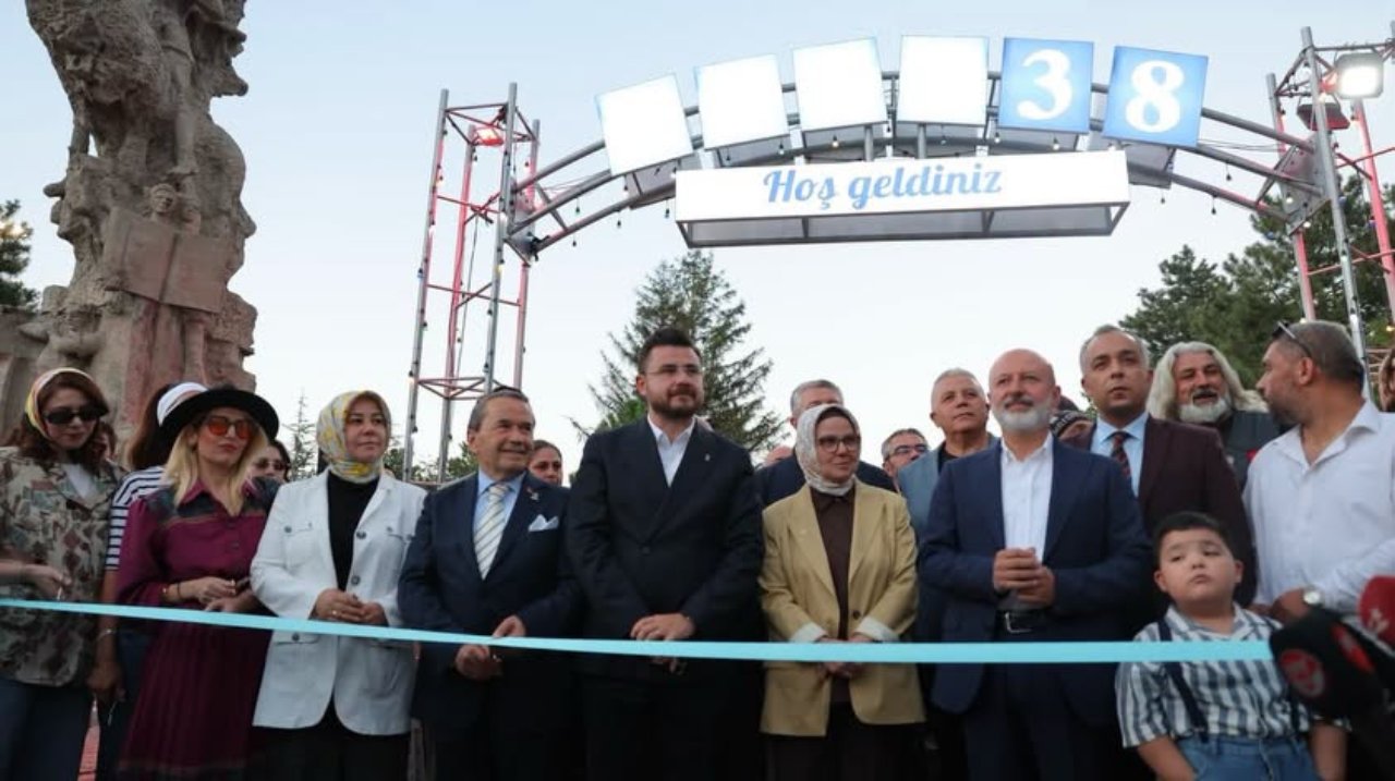 Nostaljinin kalbi Fuar38, yüz binlerce vatandaşın katılımıyla açıldı
