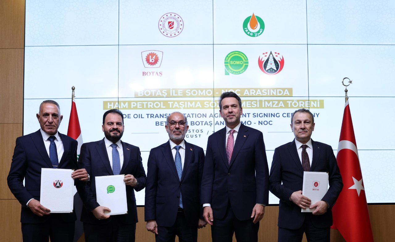 Bakan Bayraktar, Cumhurbaşkanı Erdoğan’ın Irak Başbakanı Zeydi’yi kabulünde gündeme gelen Türkiye’deki rafinerilerin ihtiyaç duyacağı bir milyon varillik petrolün Irak tarafından sağlanması konusunun önemli bir gelişme olduğunu dile getirerek “Bu hakikaten ülkemizin petrol arz güvenliği açısından önemli. Türkiye'deki rafinerilerimiz aslında civar ülke petrollerine göre tasarlanmış on yıllar önce. Dolayısıyla Irak petrolü ve Kerkük petrolü, bu anlamda bizim rafinerilerimizin en çok kullandığı ürünler.” diye konuştu.