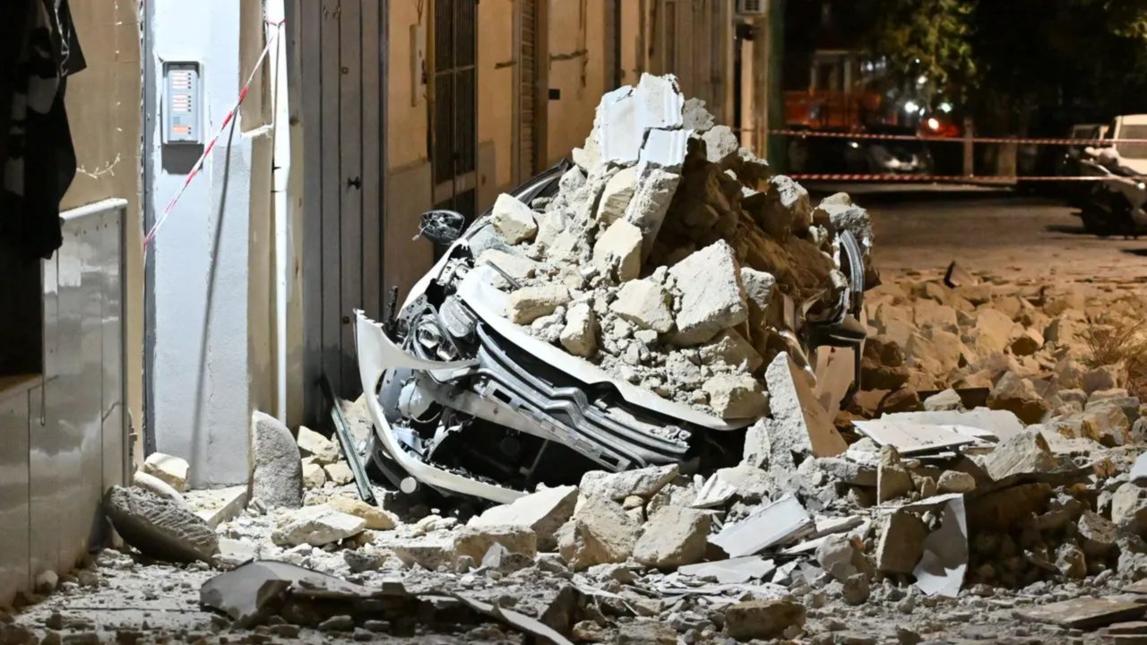 Ülkede son 40 yılın en büyük depremi meydana geldi: 26 yaralı var!