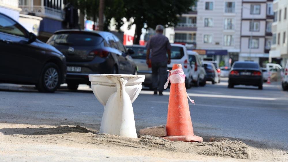 Yolun ortasında klozeti gören şaşırdı! Bakın gerçek ne çıktı