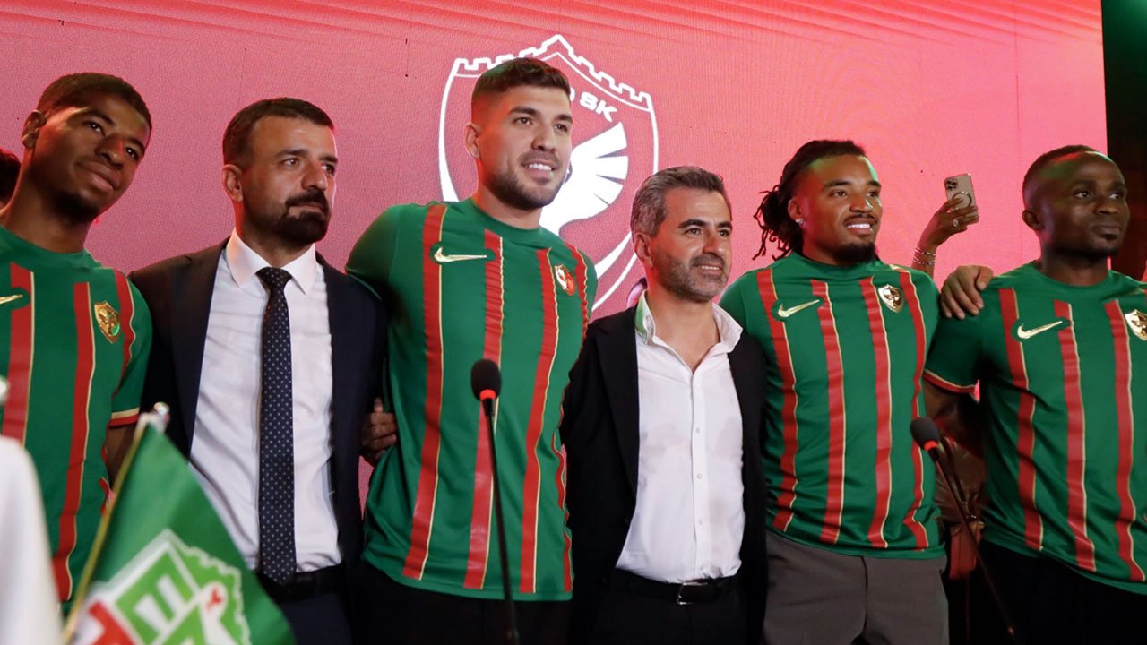 Amedspor'dan 5 transfer için imza töreni