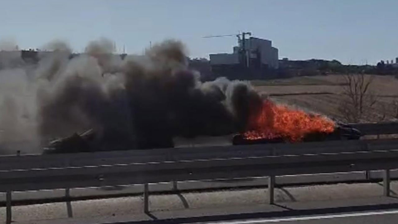 Çorlu'da feci kaza! Alev alan arabanın içinde sıkışan sürücü yanarak öldü
