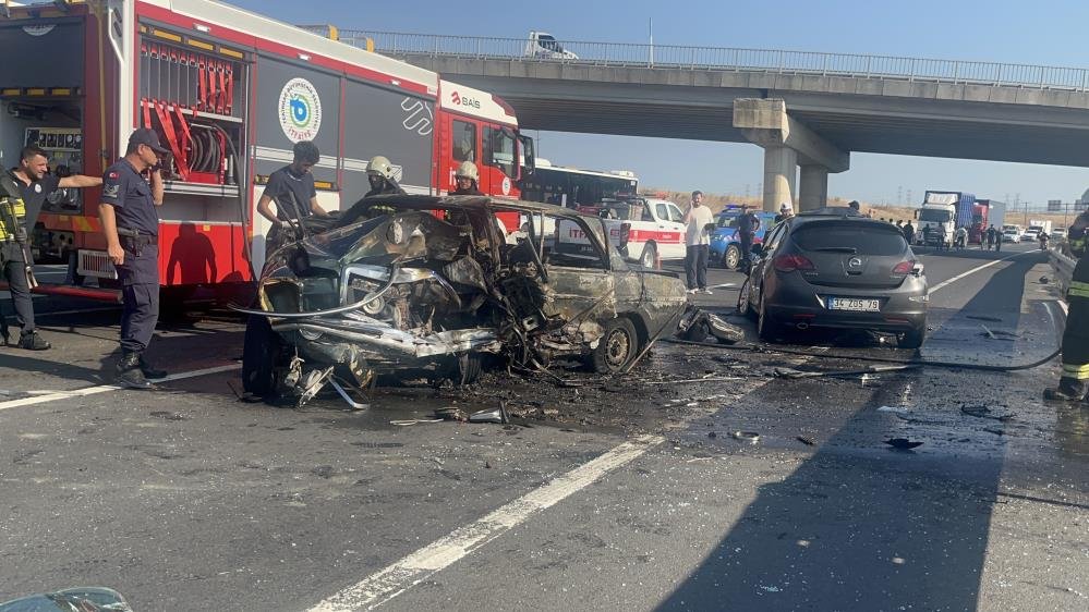 Çorlu'da feci kaza! Alev alan arabanın içinde sıkışan sürücü yanarak öldü