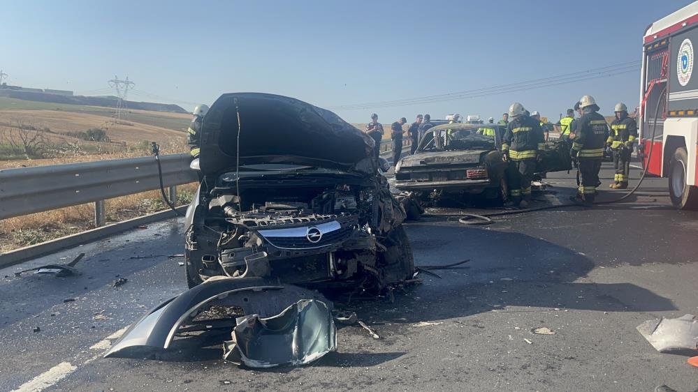 Çorlu'da feci kaza! Alev alan arabanın içinde sıkışan sürücü yanarak öldü