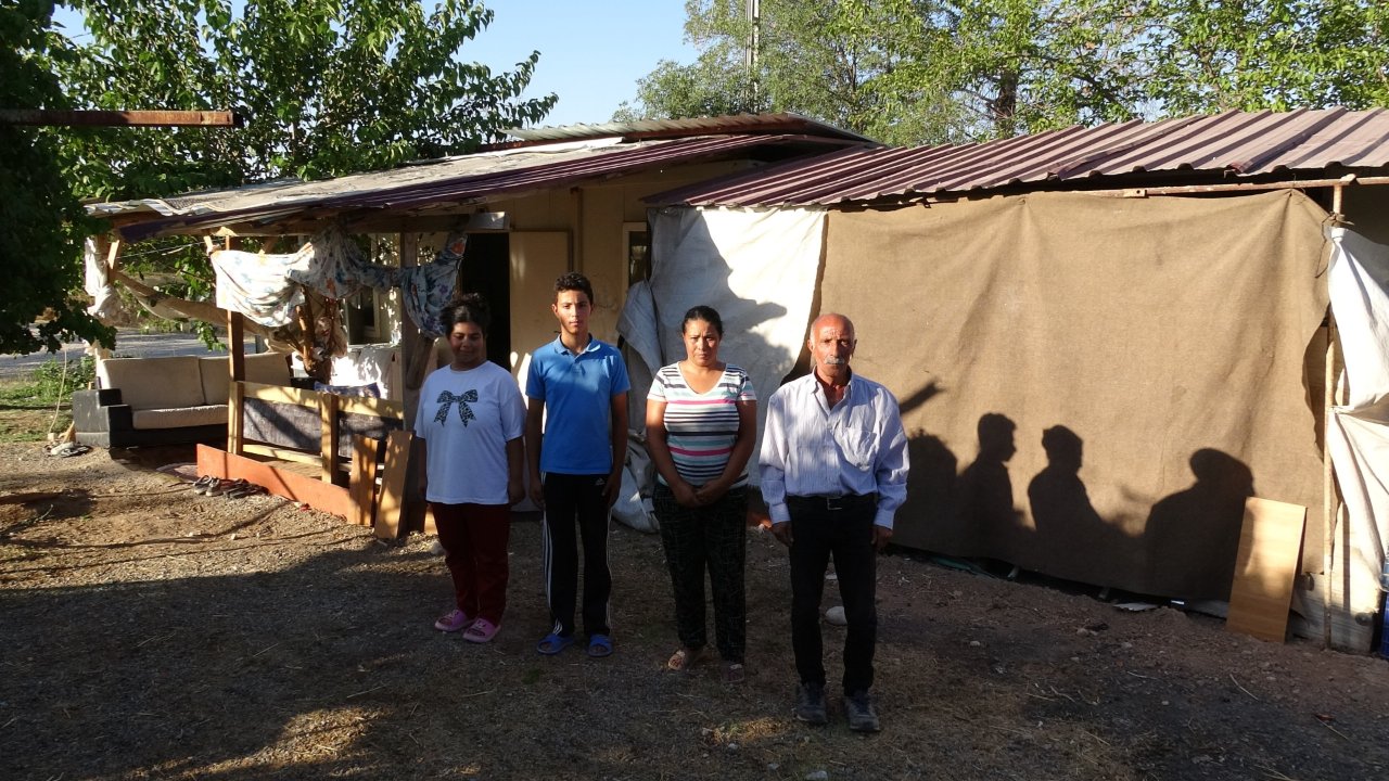 Hem evsiz kaldı hem arazilerinden oldu! Abonelik için attığı imza hayatını kabusa çevirdi