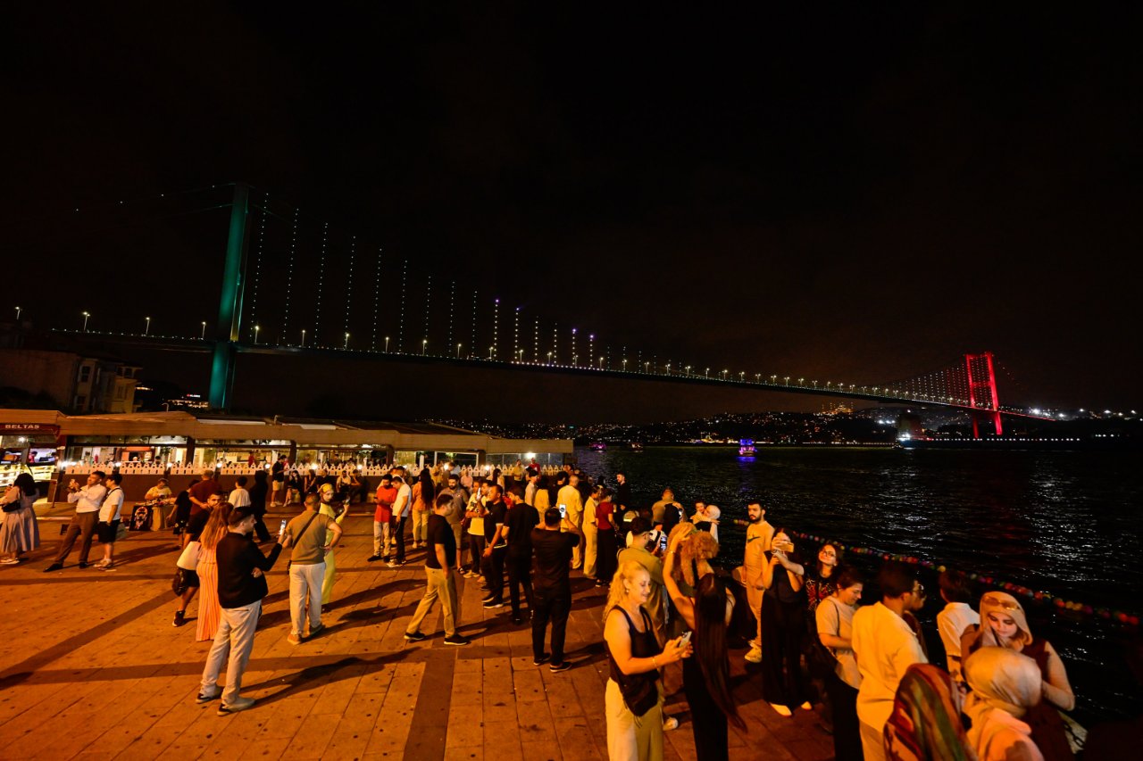 İki kent, tek mesaj: Mekke Anlaşması Ankara ve İstanbul’un simgelerine taşındı