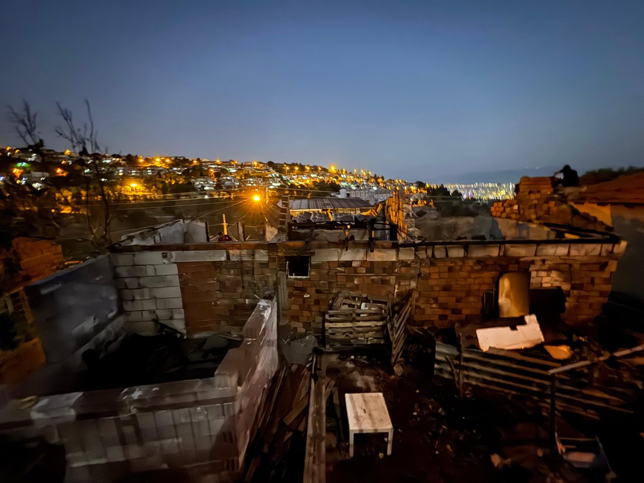 İzmir'de yangın felaketi! 4 yaşındaki çocuk anneannesi ile birlikte can verdi