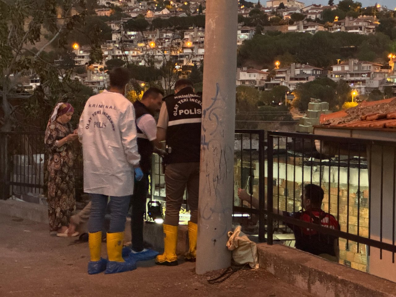 İzmir'de yangın felaketi! 4 yaşındaki çocuk anneannesi ile birlikte can verdi