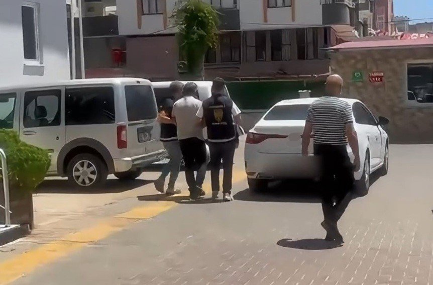 Mersin’deki kan donduran dehşetten kahreden haber! Boynunu kırmaya çalışıp, dakikalarca tekmelemişti