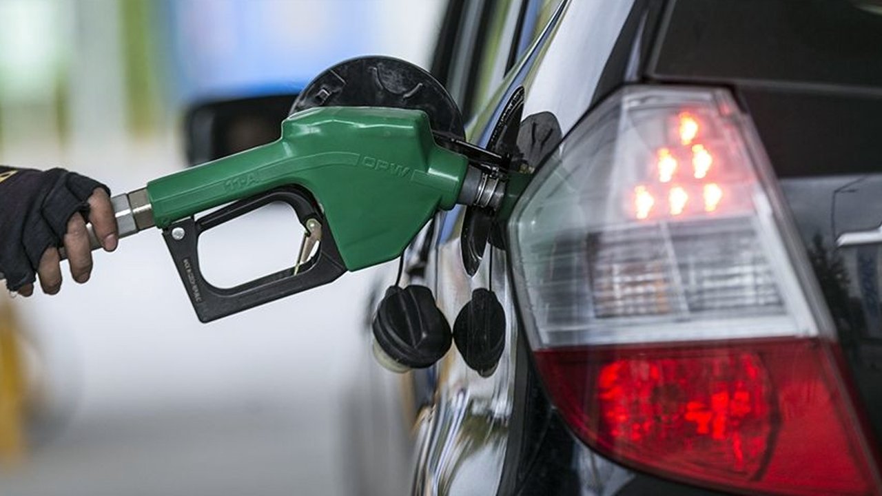 Petrol yükseldi, akaryakıta yeni zam! Tabela bu gece değişiyor 